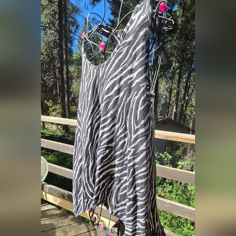 Stranded Zebra Sheer Layering Long Tank SzXL HOST PICK!🎉🎊 - Picture 3 of 7